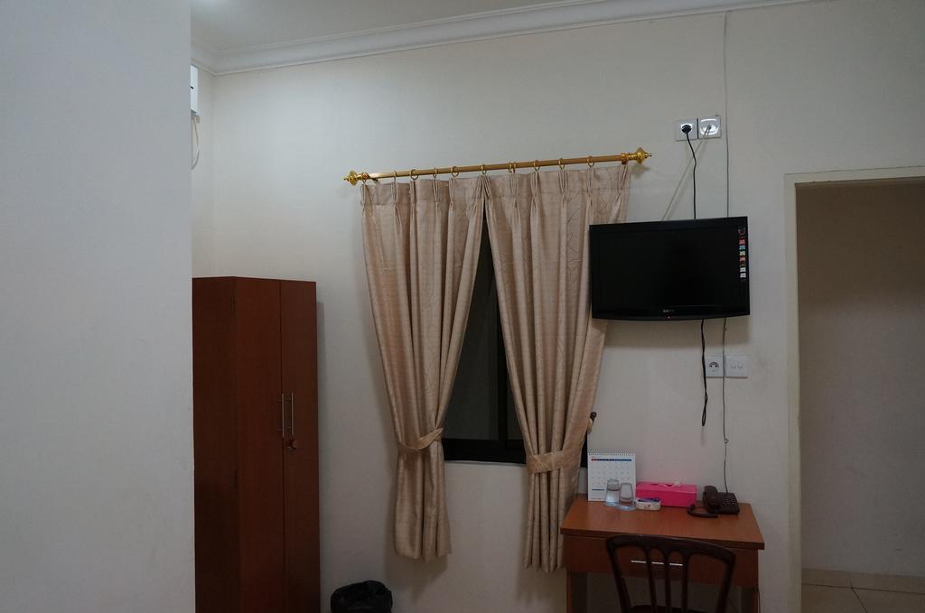 Jesnic Hotel Padang  Exterior photo